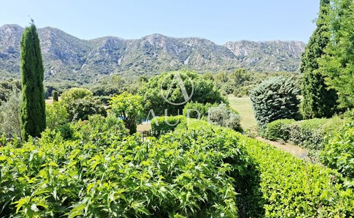 House in Saint-Rémy-de-Provence, Provence-Alpes-Côte d'Azur, France 1