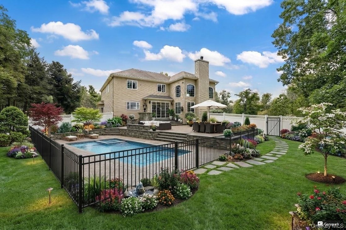 House in Woodbury, New York, United States 3 - 18637424