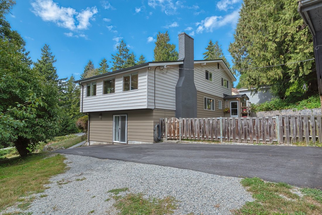 House in Sechelt, British Columbia, Canada 2 - 18874727