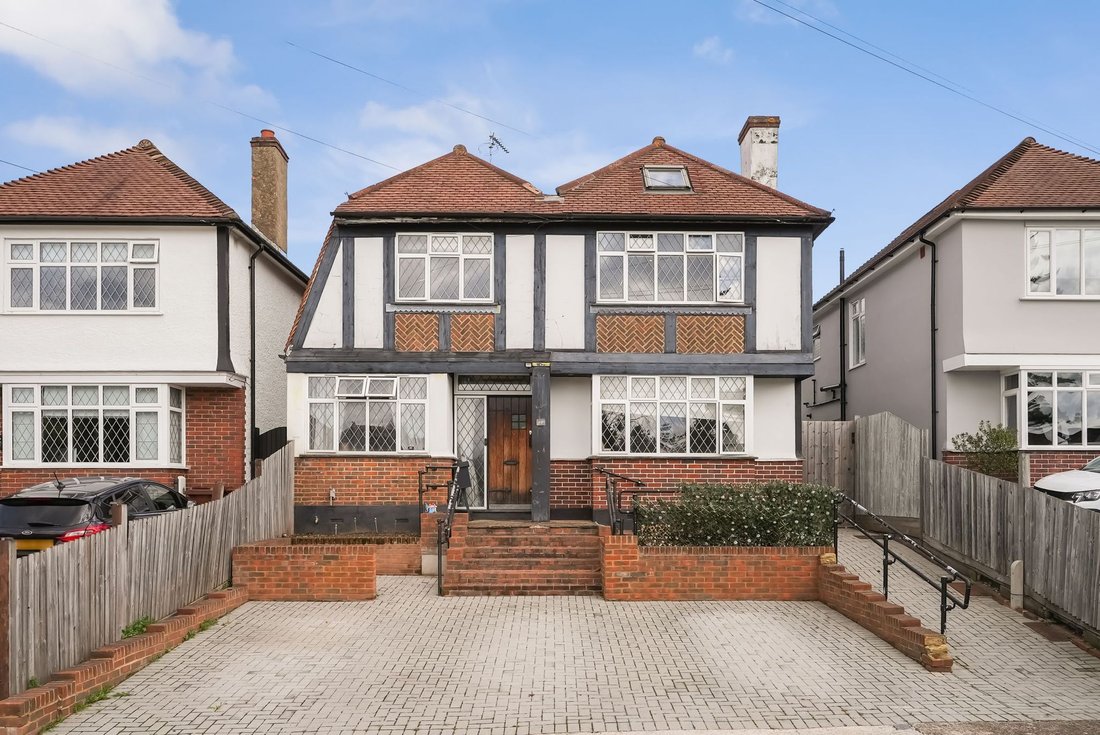 Haus in Epsom and Ewell, England 1 - 16786482