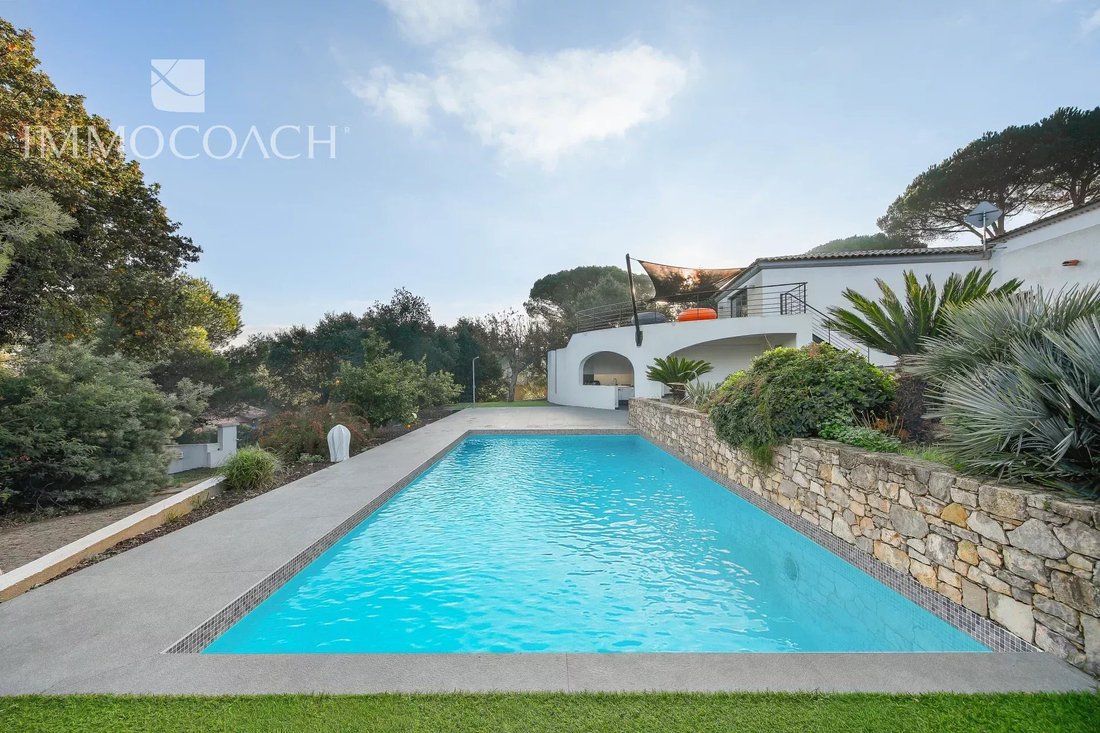Estate in Centre, Bormes-les-Mimosas, France 3 - 16398343