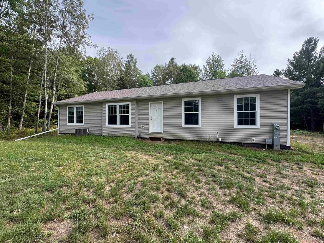 House in Iron Mountain, Michigan, United States 1 - 18874637