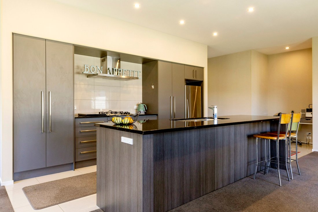Taupo, Waikato, New Zealand 5 - 18870417
