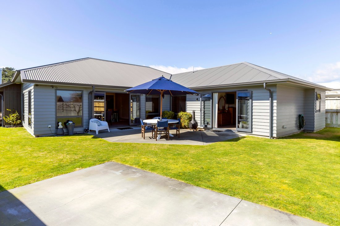Taupo, Waikato, New Zealand 2 - 18870417