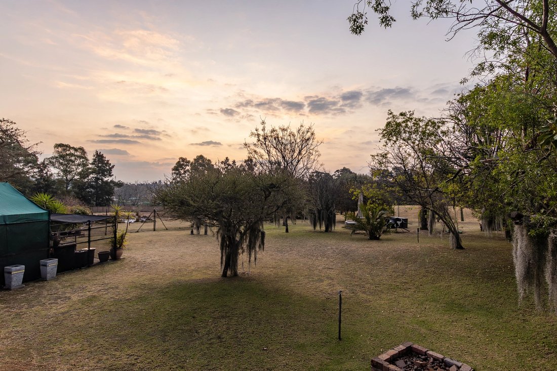 Farm Ranch in Crowthorne AH, Gauteng, South Africa 5 - 18875126