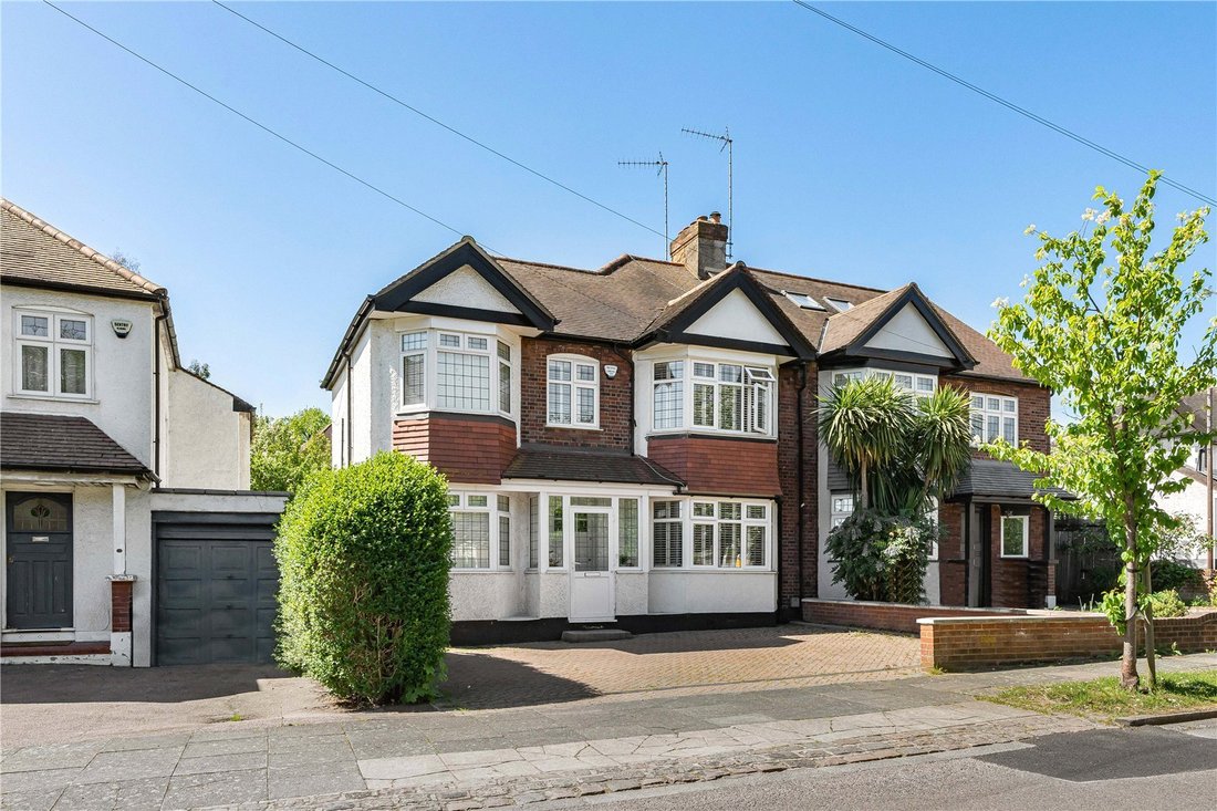 House in Barnet, England 1 - 18870957