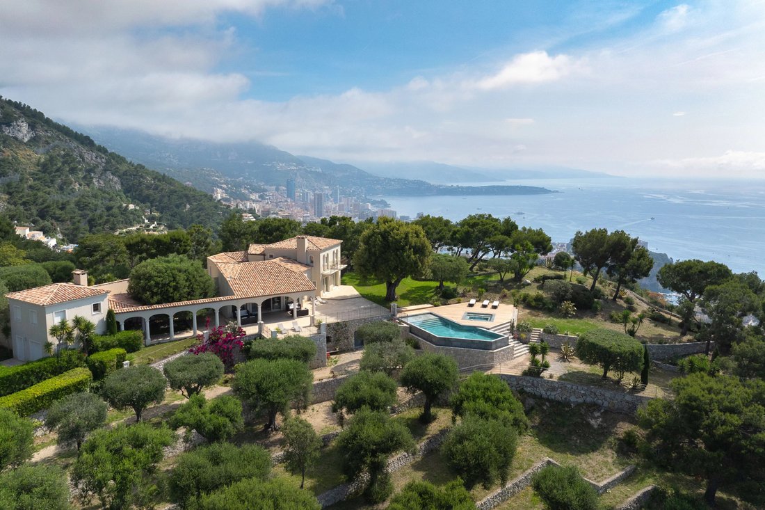 Villa in Cap-d'Ail, Provence-Alpes-Côte d'Azur, France 1 - 18316579