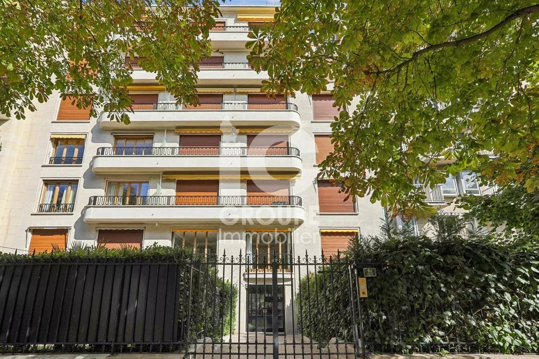 Apartment in Neuilly-sur-Seine, Ile-de-France, France 1 - 18875106