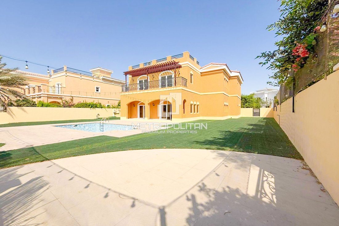 Villa en La Villa, Dubái, Emiratos Árabes Unidos 1 - 18872621