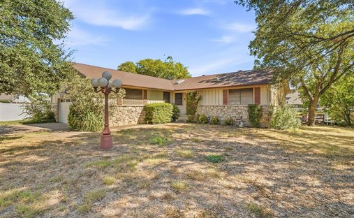 House in Granbury, Texas, United States 1