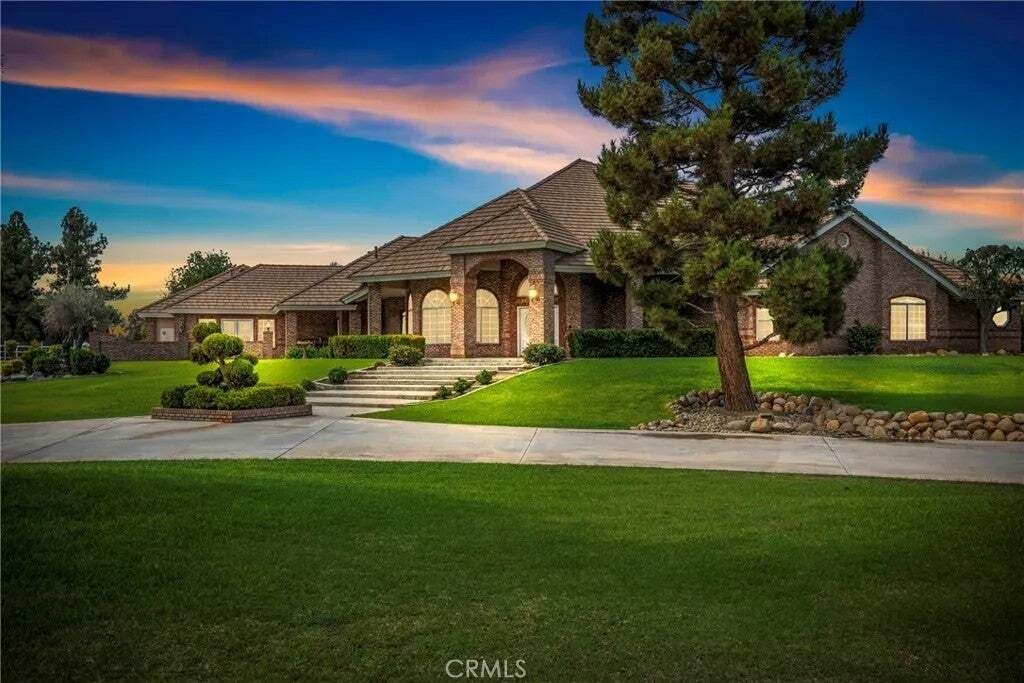 Casa a Bakersfield, California, Stati Uniti 1 - 18873882
