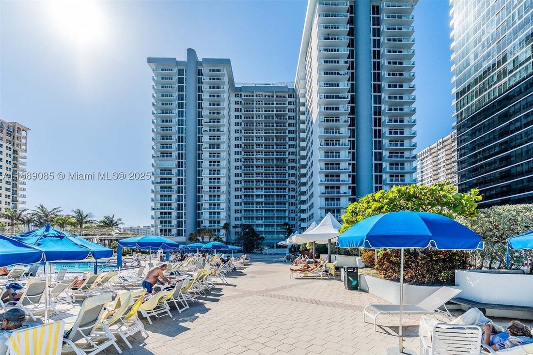 Condo in Hallandale Beach, Florida, United States 1 - 17203176