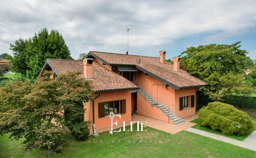 Villa in Castelletto sopra Ticino, Piedmont, Italy 1