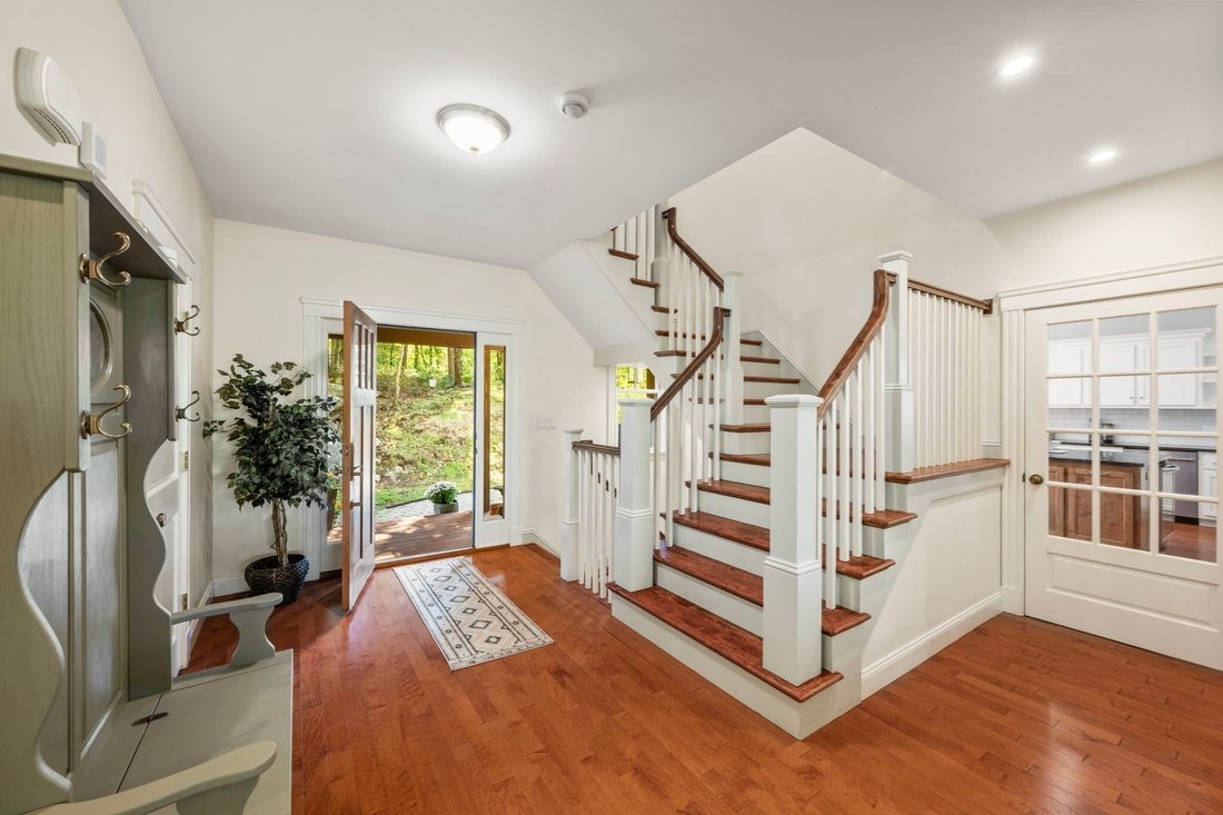 House in Dedham, Massachusetts, United States 2 - 18871601