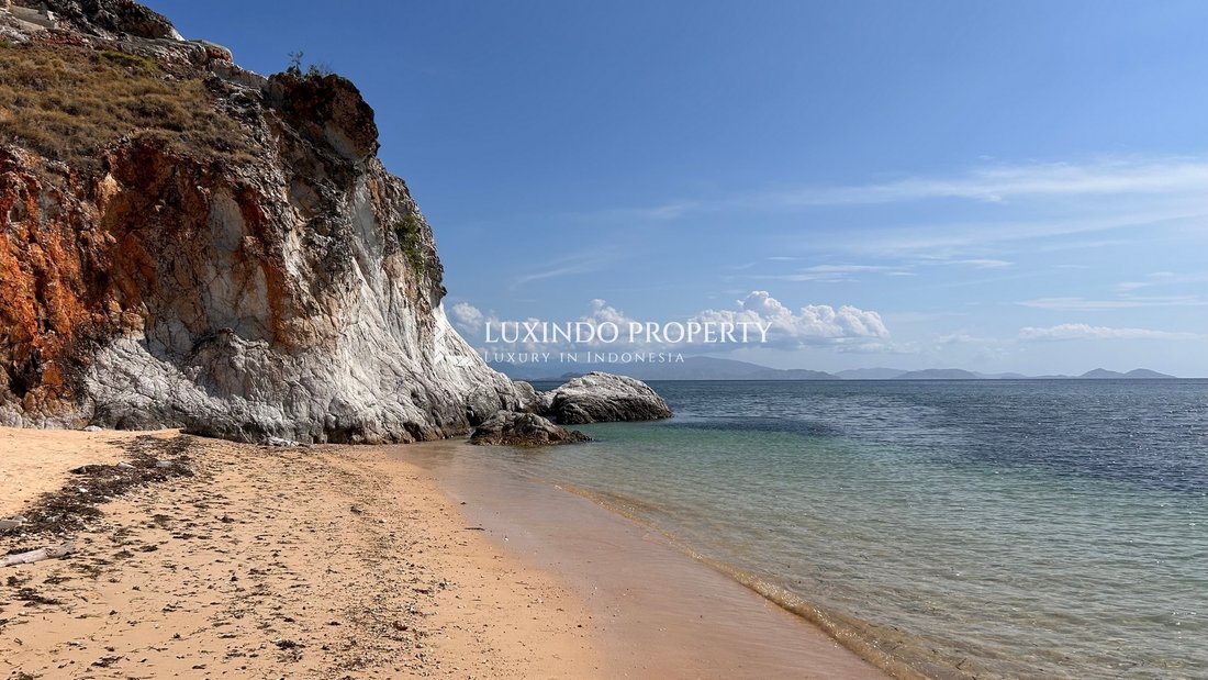 Land in Pulau Sebayur Besar, East Nusa Tenggara, Indonesia 3 - 18875892