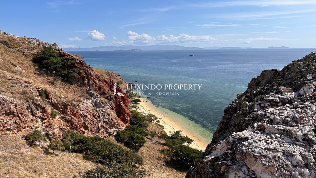 Land in Pulau Sebayur Besar, East Nusa Tenggara, Indonesia 5 - 18875892