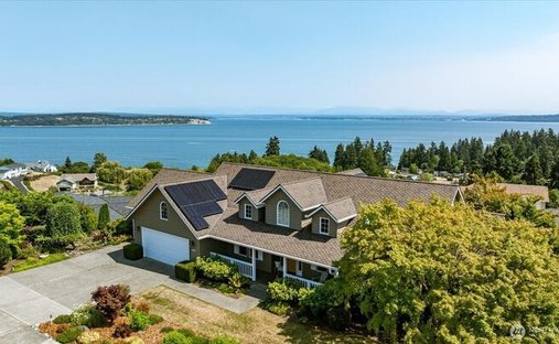 House in Clinton, Washington, United States 1