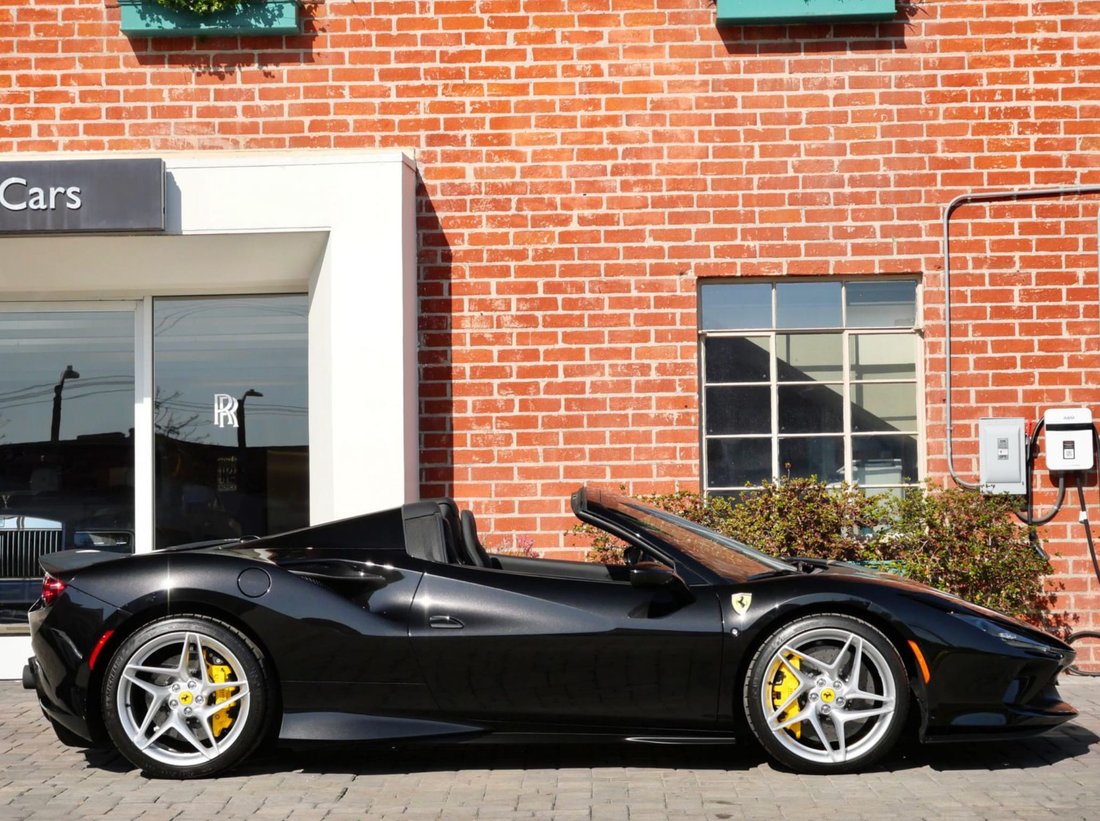 Cabriolet in Beverly Hills, CA, United States 4 - 18876355