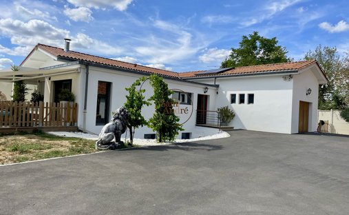 House in Saint Ausone-Saint Martin-Saint Gelais, Angoulême, France 1