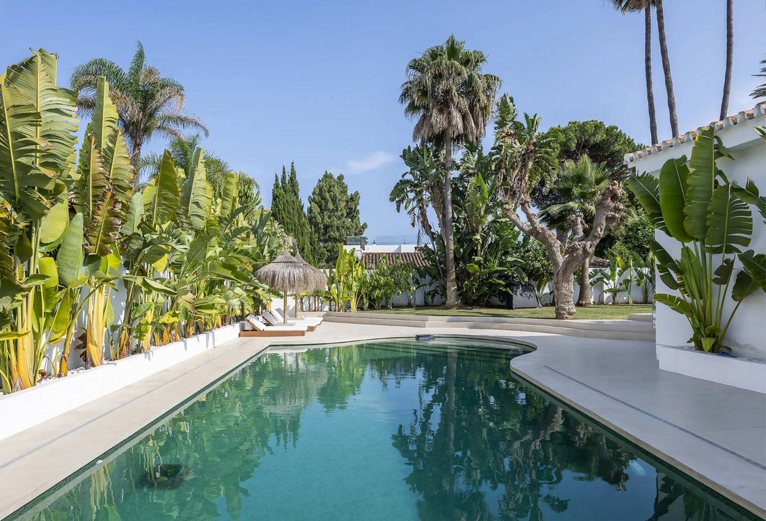 Villa in San Pedro de Alcantara, Andalusia, Spain 1 - 18875803