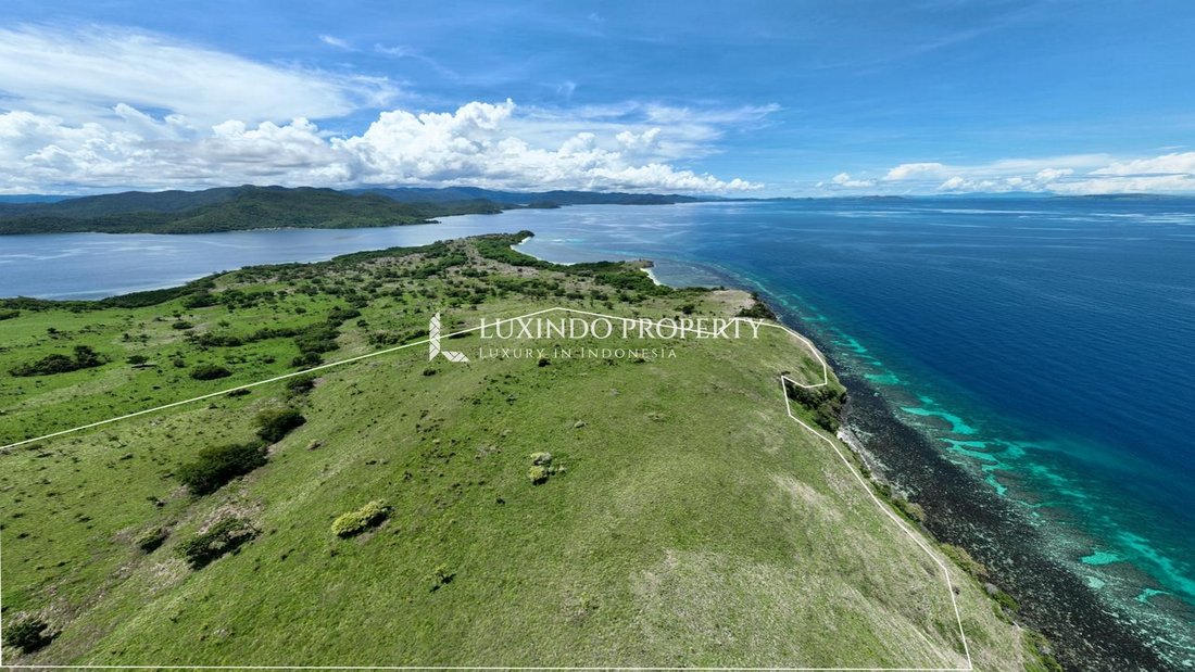 Land in Komodo, East Nusa Tenggara, Indonesia 4 - 18875847