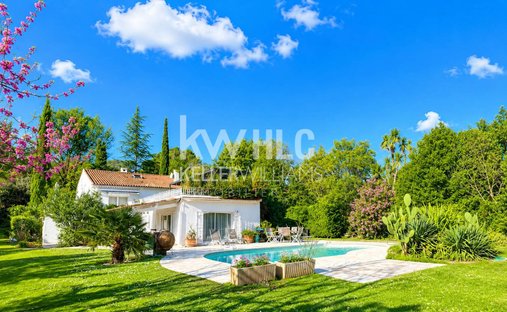 House in Nord, Roquefort-les-Pins, France 1