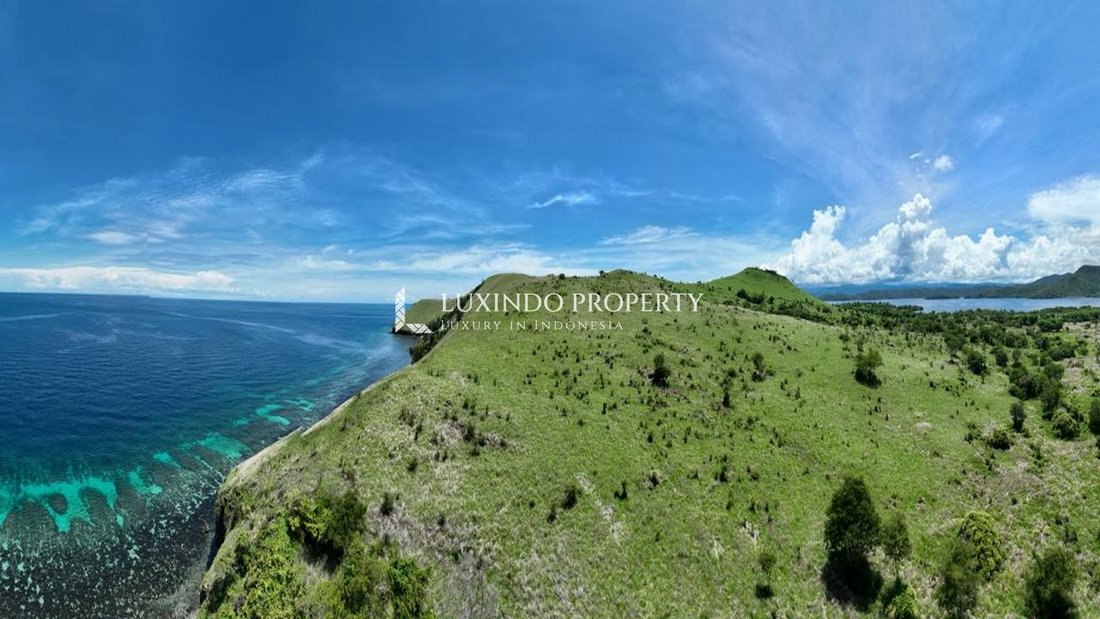 Land in Komodo, East Nusa Tenggara, Indonesia 5 - 18875847