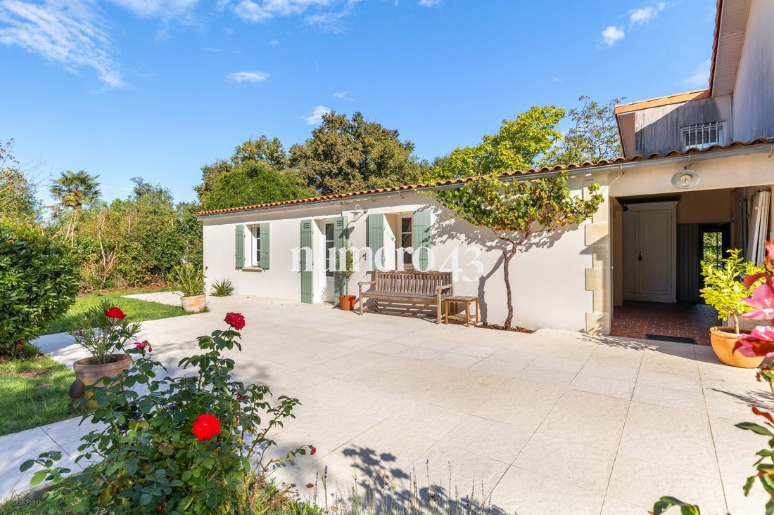 House in Cissac-Medoc, Nouvelle-Aquitaine, France 4 - 18876096