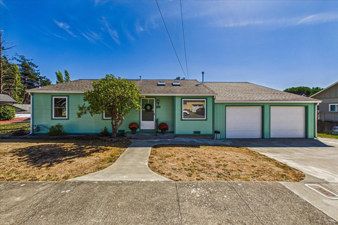 Fortuna, California, United States 2 - 18875802