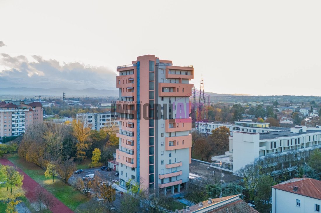 Apartamento en Regina Pacis-Orologio-Roncina, Reggio Emilia, Emilia-Romaña 3 - 18875808