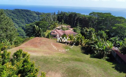 Land in Māhina, Windward Islands, French Polynesia 1