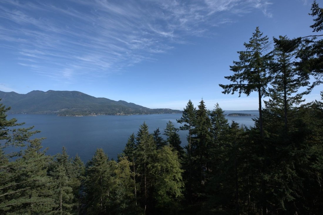 House in Bowen Island, British Columbia, Canada 2 - 18876068