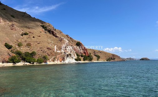 Land in Pulau Sebayur Besar, East Nusa Tenggara, Indonesia 1