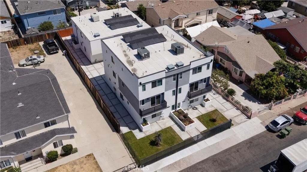 Los Angeles, California, United States 2 - 18876731