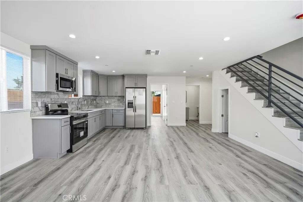 Los Angeles, California, United States 3 - 18876731