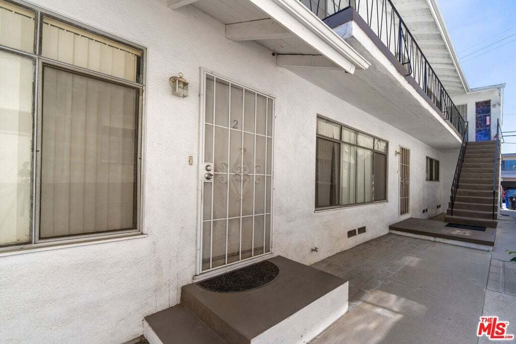 Los Angeles, California, United States 5 - 18876759
