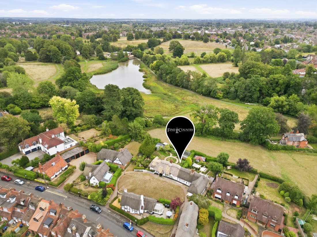 Kenilworth, England 3 - 18850023