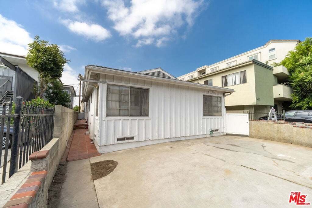 Los Angeles, California, United States 3 - 18876759