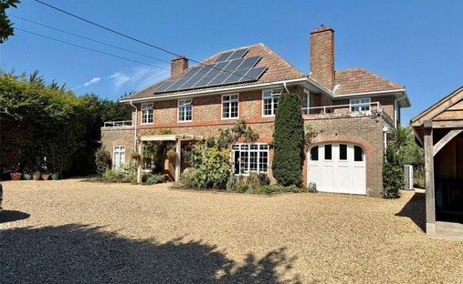 Haus in Milford-on-Sea, England 1