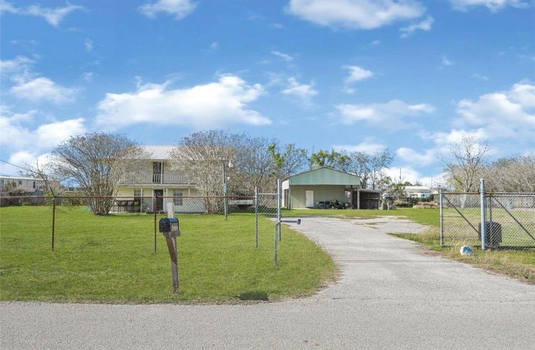 House in Dickinson, Texas, United States 2 - 18876655