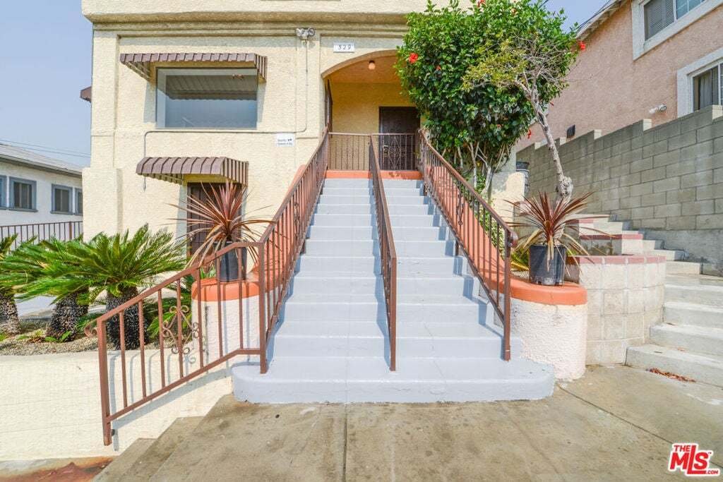 Los Angeles, California, United States 3 - 18876763