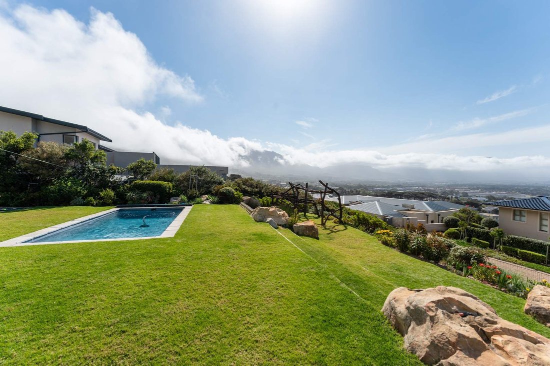 House in Westlake, Southern Suburbs, Cape Town 3 - 18877125