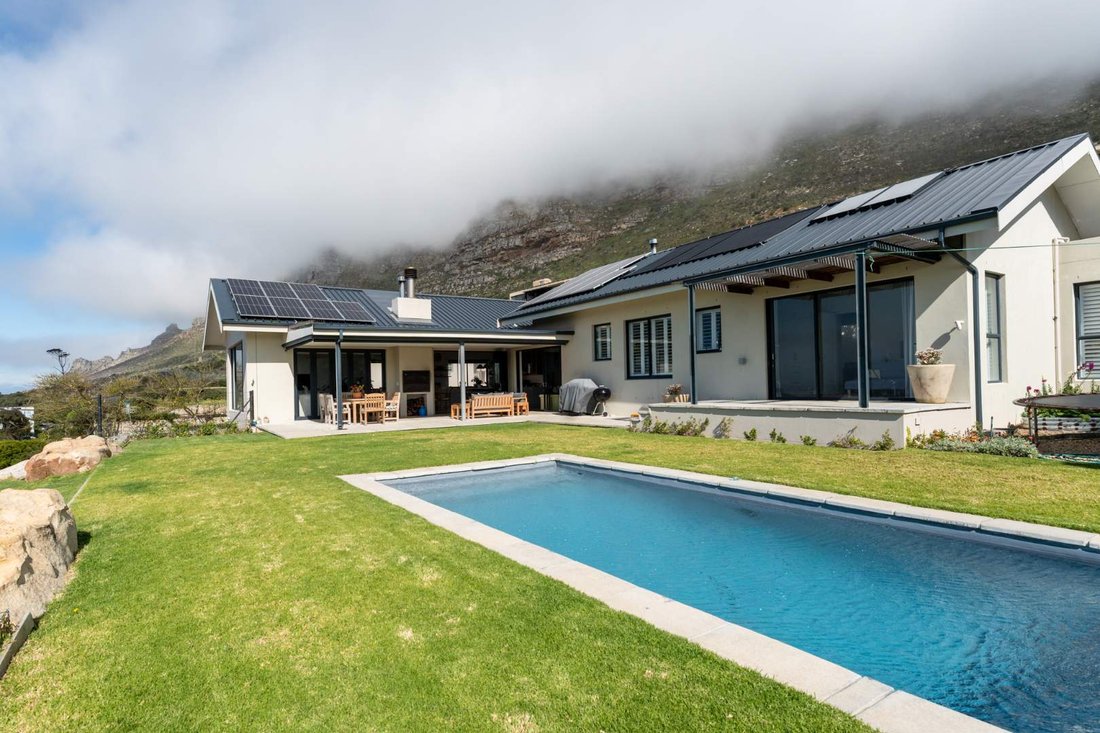 House in Westlake, Southern Suburbs, Cape Town 2 - 18877125