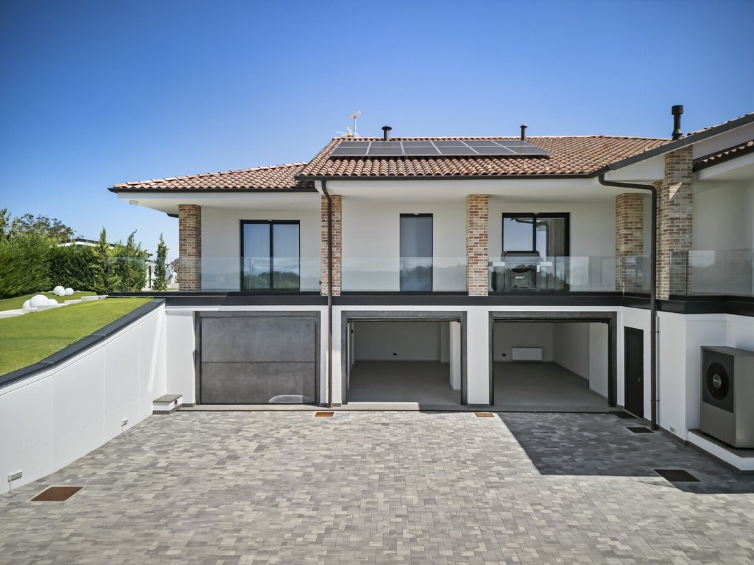 Villa in Monteu Roero, Piemont, Italien 5 - 18877124