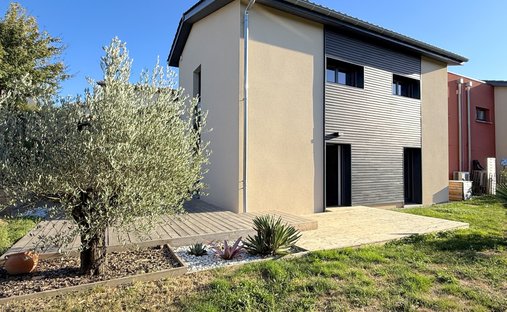 House in La Tour-de-Salvagny, Auvergne-Rhône-Alpes, France 1