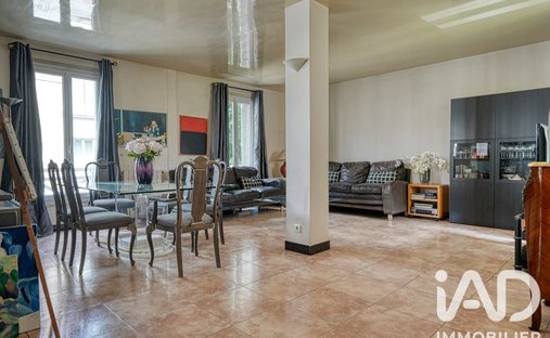 House in Plateau Ouest, Suresnes, France 1