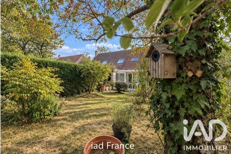 Casa en Montigny-le-Bretonneux, Isla de Francia, Francia 1 - 18879969