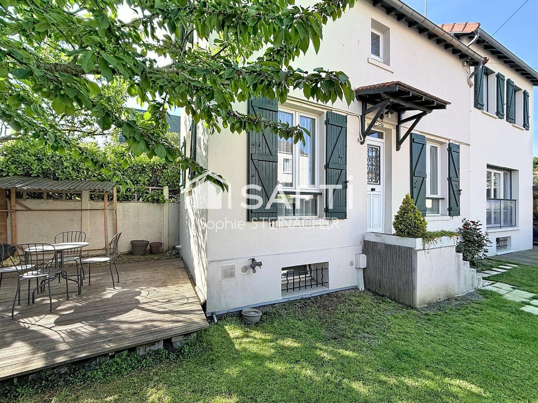 House in Chatou, Ile-de-France, France 1 - 17358489