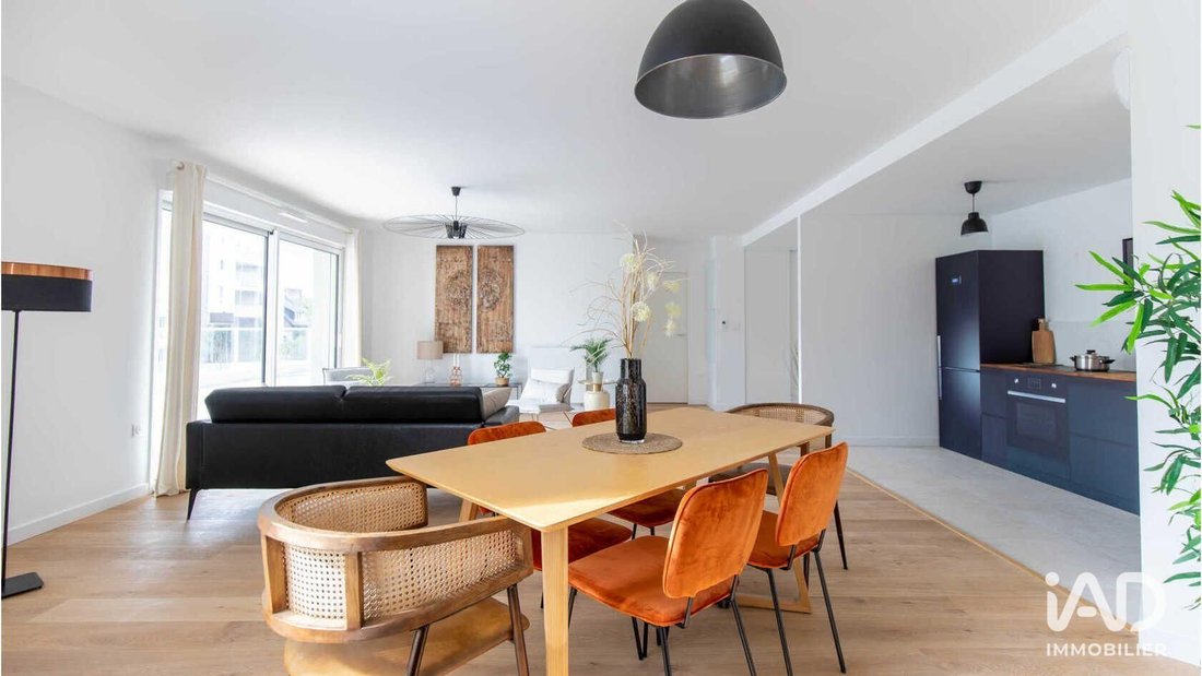 House in Charenton-le-Pont, Ile-de-France, France 1 - 17997283