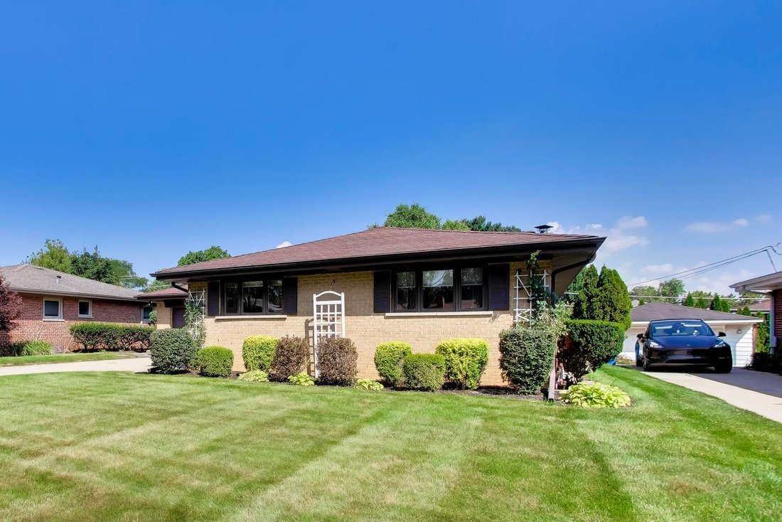 House in Mount Prospect, Illinois, United States 2 - 18877721